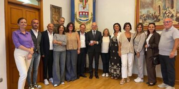 𝗦𝗜𝗡𝗗𝗔𝗖𝗢 𝗟𝗔 𝗠𝗔𝗥𝗖𝗔: 𝗟𝗔 𝗖𝗜𝗧𝗧𝗔’ 𝗥𝗜𝗡𝗚𝗥𝗔𝗭𝗜𝗔 𝗜𝗟 𝗤𝗨𝗘𝗦𝗧𝗢𝗥𝗘 𝗗’𝗔𝗚𝗢𝗦𝗧𝗜𝗡𝗢 𝗘 𝗔𝗖𝗖𝗢𝗚𝗟𝗜𝗘 𝗜𝗟 𝗤𝗨𝗘𝗦𝗧𝗢𝗥𝗘 𝗙𝗔𝗕𝗕𝗥𝗢𝗖𝗜𝗡𝗜